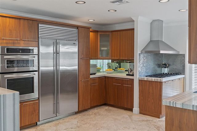 5830 Pine Tree Dr, Miami Beach, FL 33140