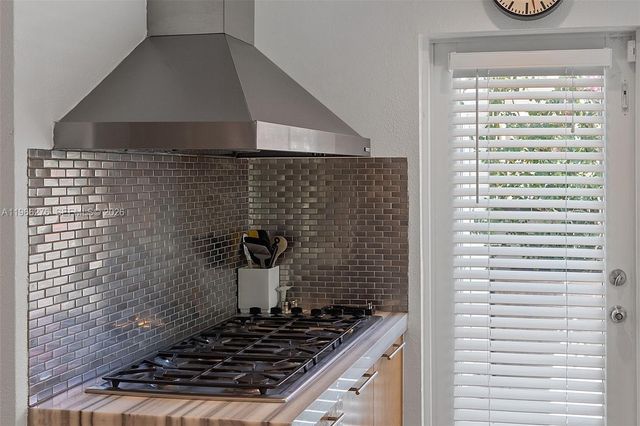 5830 Pine Tree Dr, Miami Beach, FL 33140