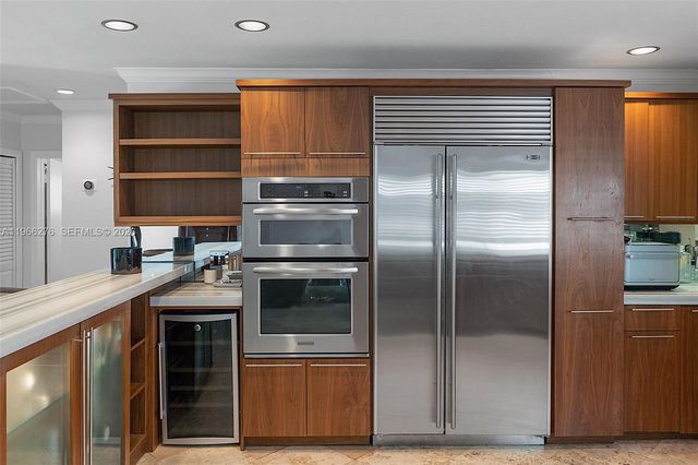 5830 Pine Tree Dr, Miami Beach, FL 33140