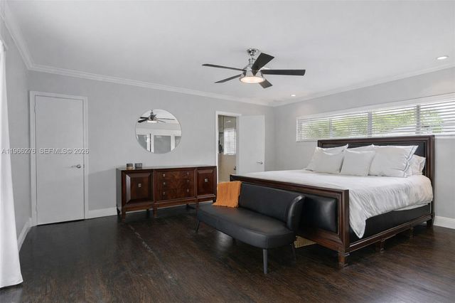 5830 Pine Tree Dr, Miami Beach, FL 33140