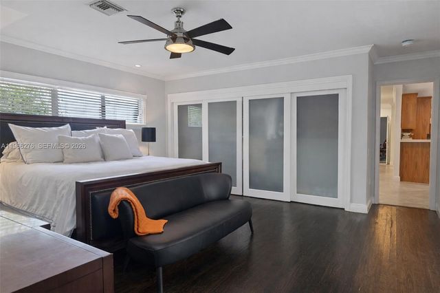 5830 Pine Tree Dr, Miami Beach, FL 33140