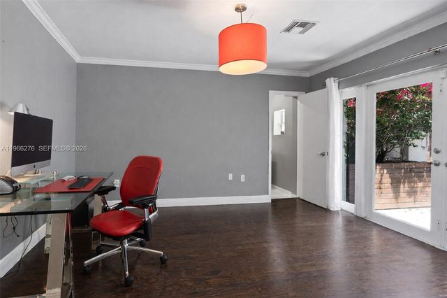 5830 Pine Tree Dr, Miami Beach, FL 33140