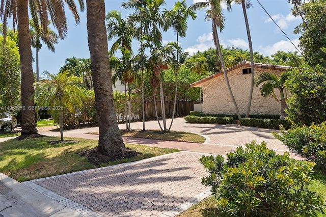 5830 Pine Tree Dr, Miami Beach, FL 33140