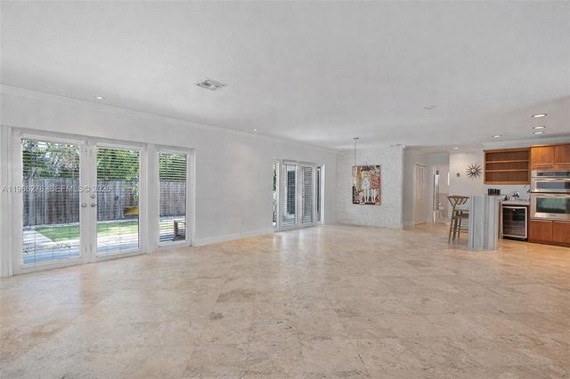 5830 Pine Tree Dr, Miami Beach, FL 33140