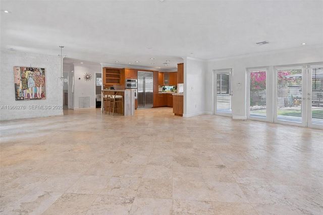 5830 Pine Tree Dr, Miami Beach, FL 33140