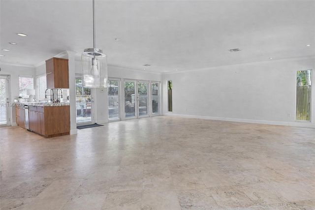 5830 Pine Tree Dr, Miami Beach, FL 33140