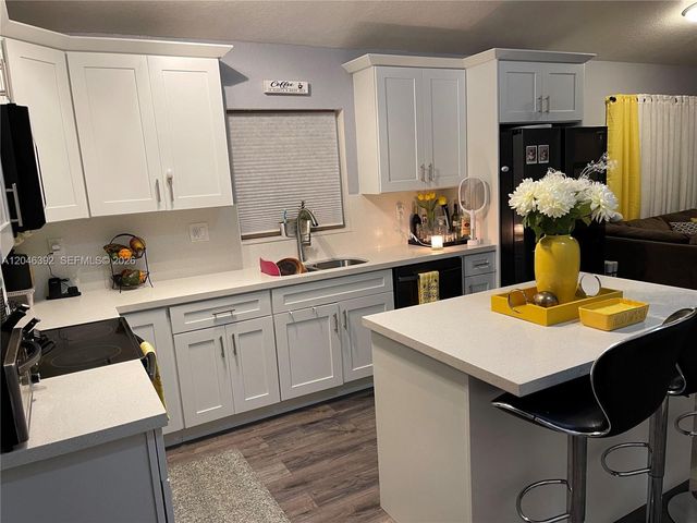 7805 Simms St, Hollywood, FL 33024