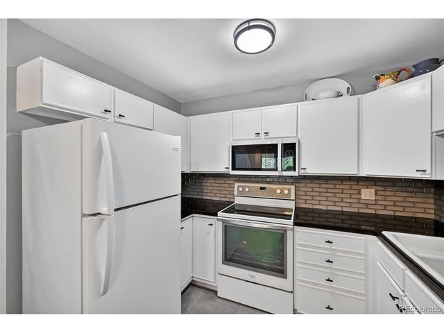 3184 S Heather Gardens Way 212-408, Aurora, CO 80014