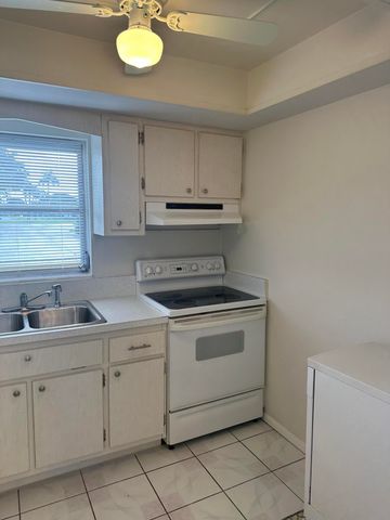 2911 W Ashley Dr Drive W J, West Palm Beach, FL 33415