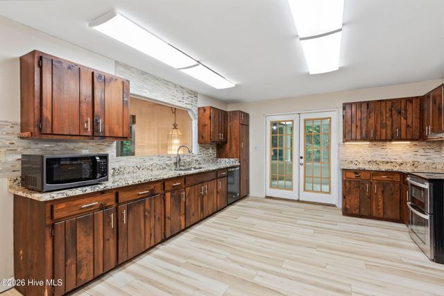 16090 W Us Highway 64, Murphy, NC 28906