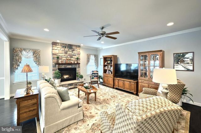 221 SAVANNAH DR, Gettysburg, PA 17325