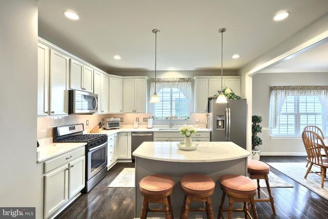 221 SAVANNAH DR, Gettysburg, PA 17325