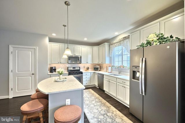 221 SAVANNAH DR, Gettysburg, PA 17325