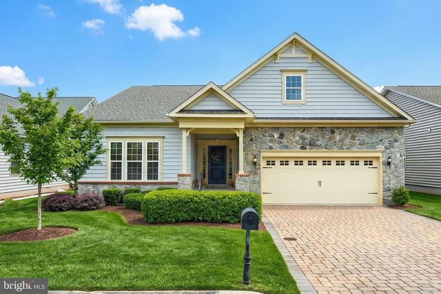 221 SAVANNAH DR, Gettysburg, PA 17325