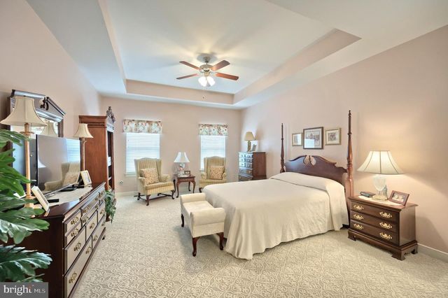 221 SAVANNAH DR, Gettysburg, PA 17325