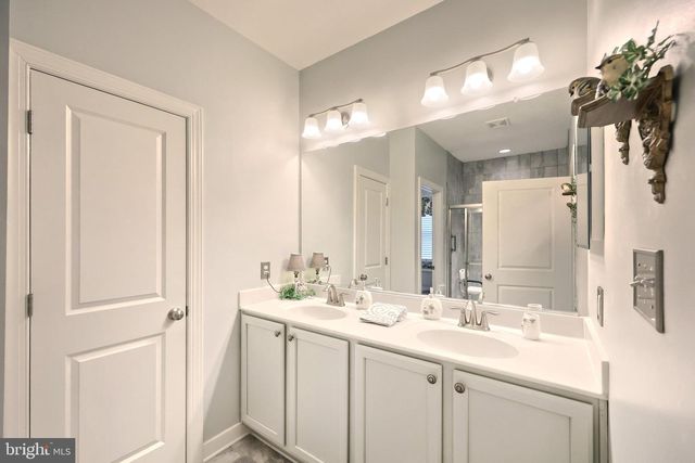 221 SAVANNAH DR, Gettysburg, PA 17325