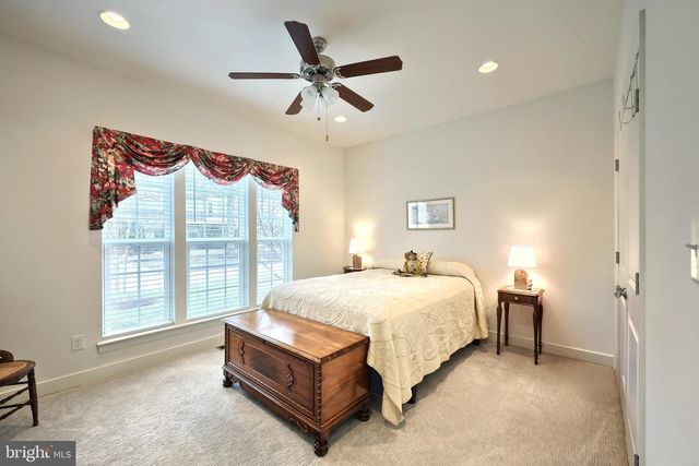 221 SAVANNAH DR, Gettysburg, PA 17325