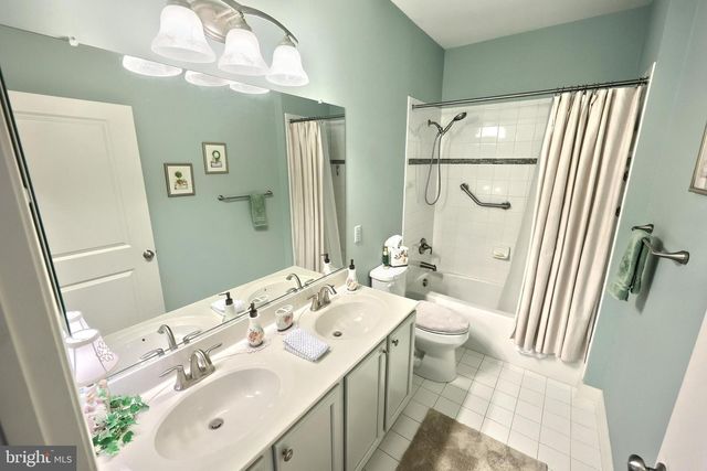 221 SAVANNAH DR, Gettysburg, PA 17325