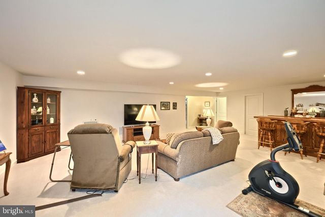 221 SAVANNAH DR, Gettysburg, PA 17325