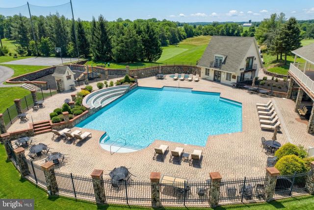 221 SAVANNAH DR, Gettysburg, PA 17325