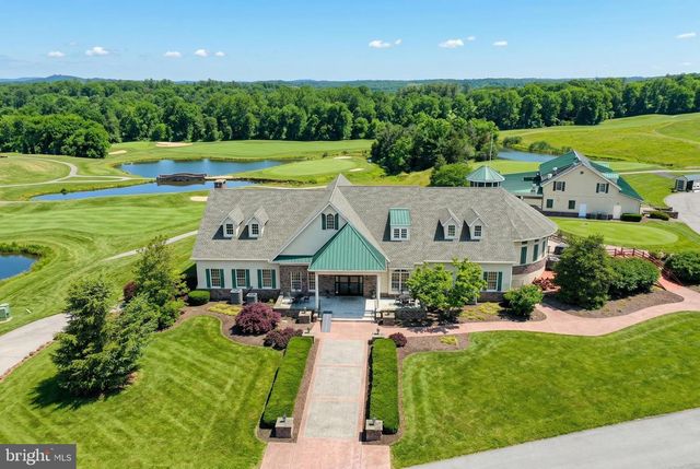 221 SAVANNAH DR, Gettysburg, PA 17325