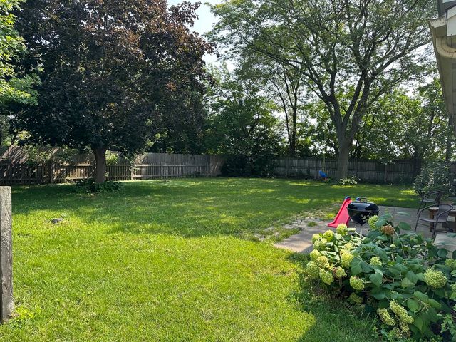 1970 Division Street, St. Charles, IL 60174