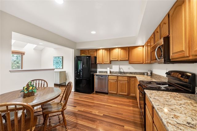 21 Waterford Circle, Henrietta, NY 14618