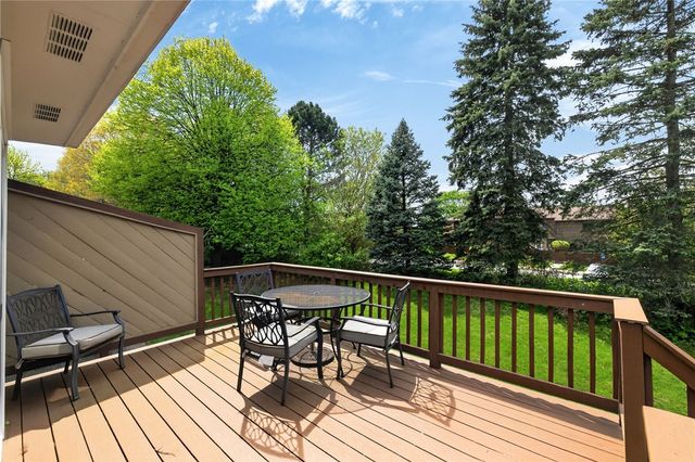 21 Waterford Circle, Henrietta, NY 14618