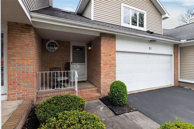 21 Waterford Circle, Henrietta, NY 14618