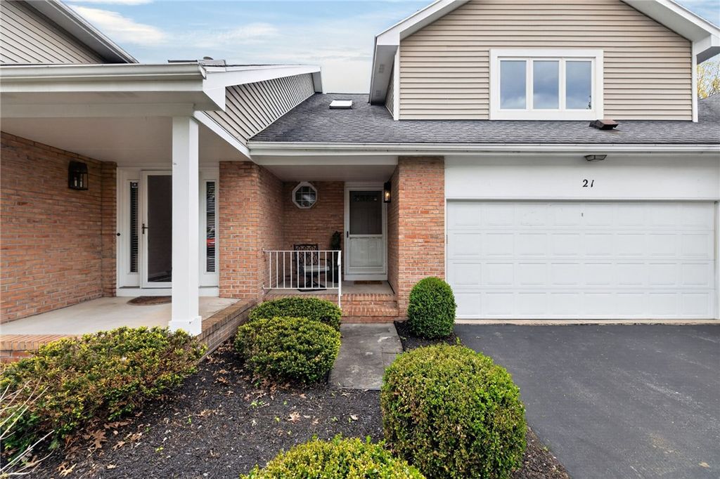 21 Waterford Circle, Henrietta, NY 14618