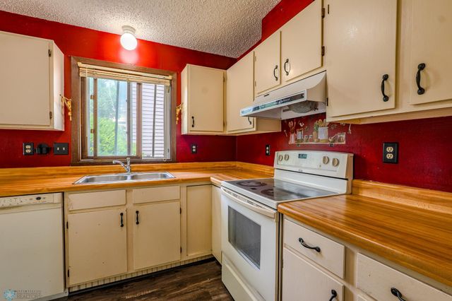 1813 29th Street Circle S, Moorhead, MN 56560