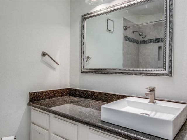 3904 Rawlins Street 110, Dallas, TX 75219