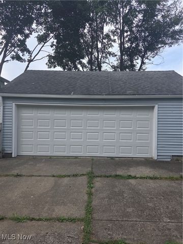 582 Roxbury Avenue, Youngstown, OH 44502