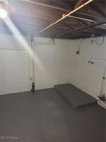 582 Roxbury Avenue, Youngstown, OH 44502