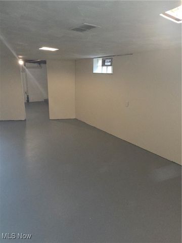 582 Roxbury Avenue, Youngstown, OH 44502