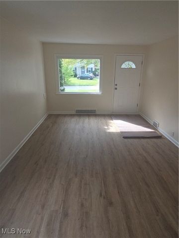 582 Roxbury Avenue, Youngstown, OH 44502