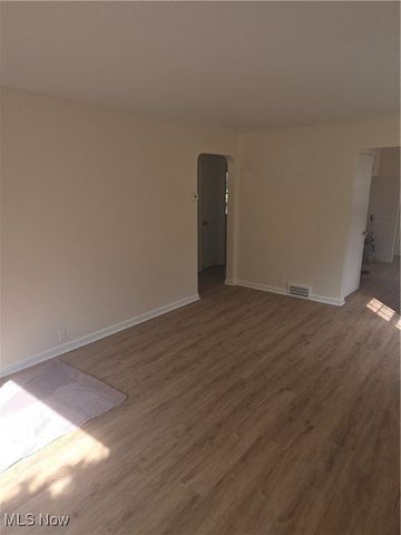 582 Roxbury Avenue, Youngstown, OH 44502