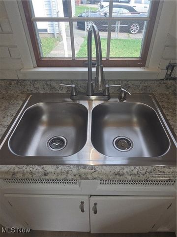 582 Roxbury Avenue, Youngstown, OH 44502