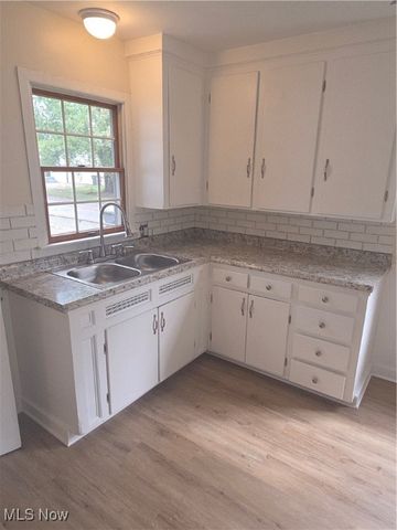 582 Roxbury Avenue, Youngstown, OH 44502