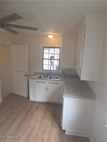 582 Roxbury Avenue, Youngstown, OH 44502