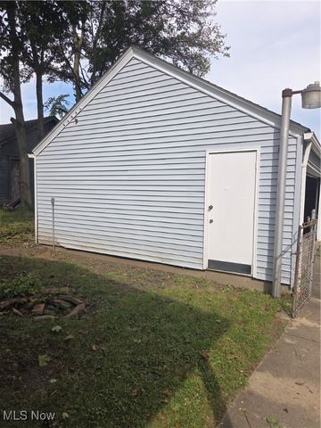 582 Roxbury Avenue, Youngstown, OH 44502