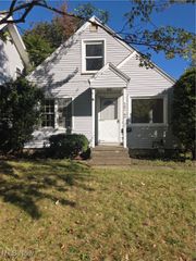582 Roxbury Avenue, Youngstown, OH 44502