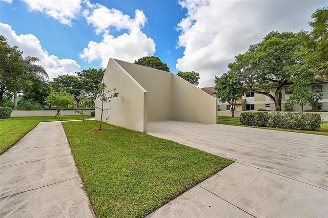 117 GARDENS Drive 204, Pompano Beach, FL 33069