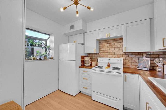 117 GARDENS Drive 204, Pompano Beach, FL 33069