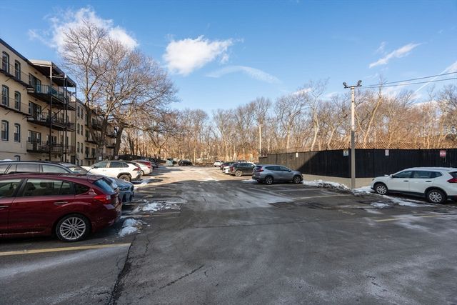 88 Gordon St. 304, Boston, MA 02135