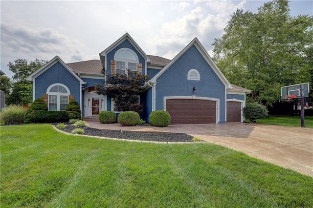 13816 Haskins Street, Overland Park, KS 66221