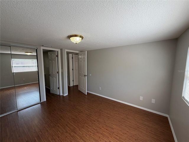 901 S KINGSWAY ROAD, Seffner, FL 33584