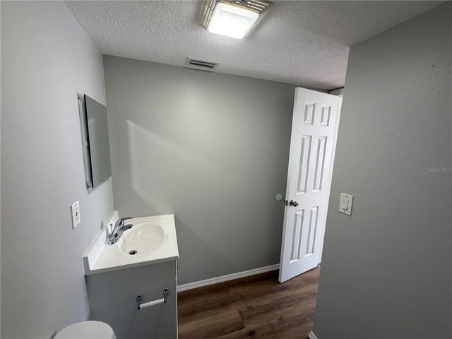 901 S KINGSWAY ROAD, Seffner, FL 33584