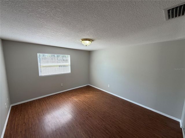 901 S KINGSWAY ROAD, Seffner, FL 33584