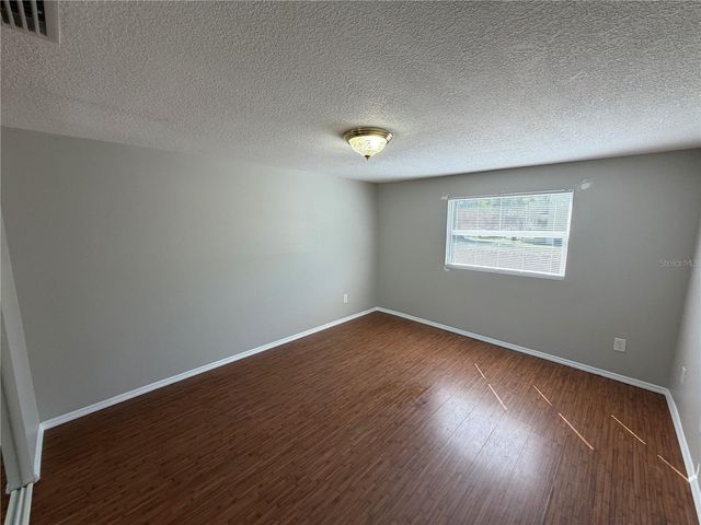 901 S KINGSWAY ROAD, Seffner, FL 33584